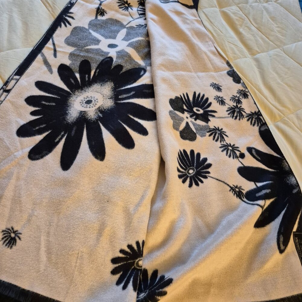 Italian Cashmere & Silk Scarf/Shawl - Picture 2 of 7